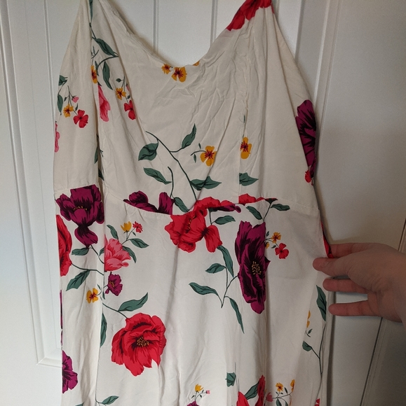 White flower print sundress - Picture 1 of 4